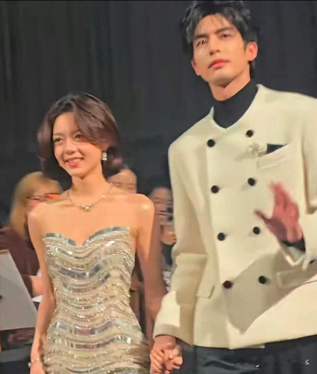 宋威龙赵今麦合体像婚礼现场 好CP感藏着职场真理
 
宋威龙赵今麦合体营业，氛围