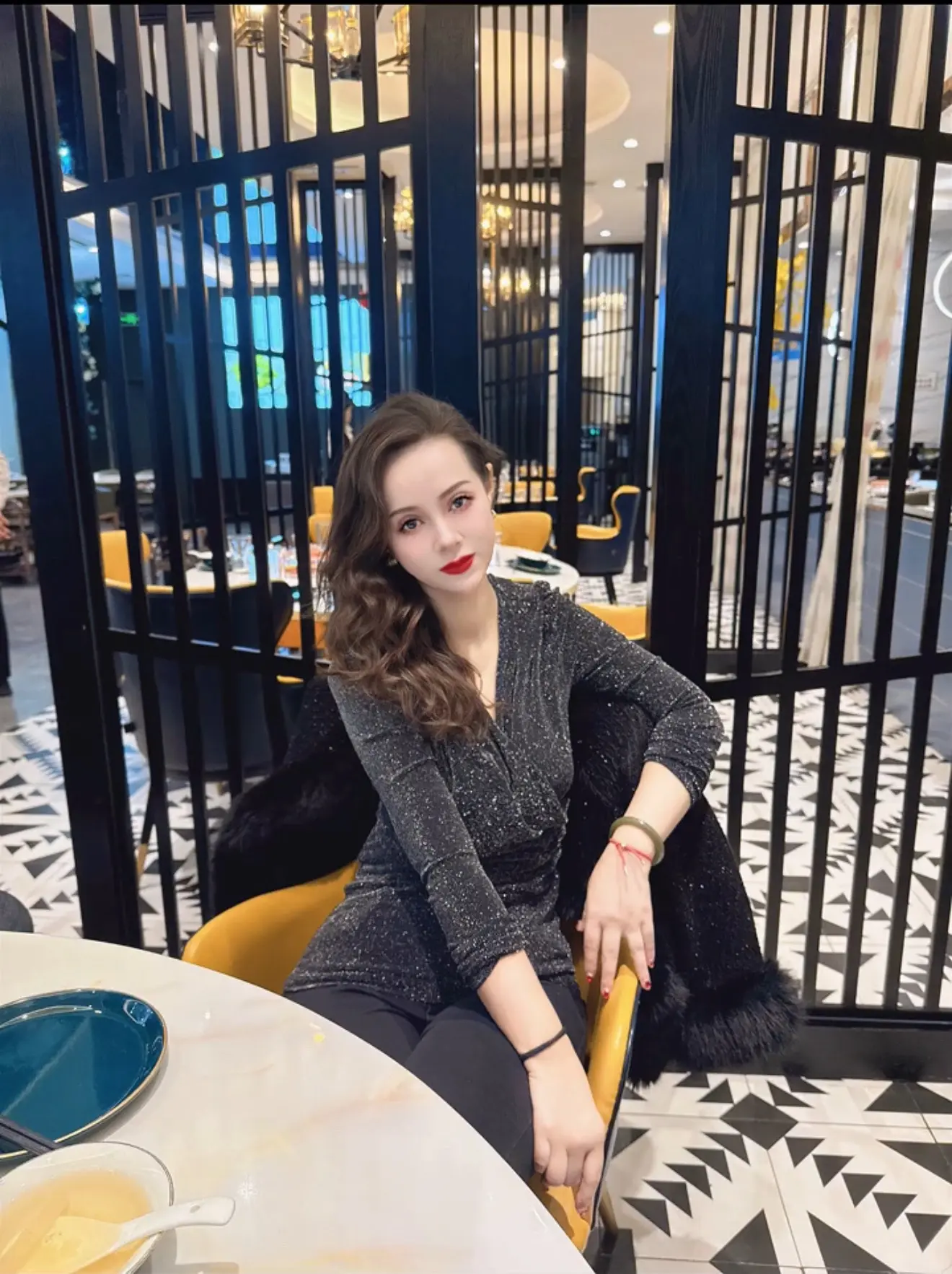 一身傲气，随性洒脱，不喜欢讨好谁，也不会看不起谁，众生平等，我就是我...