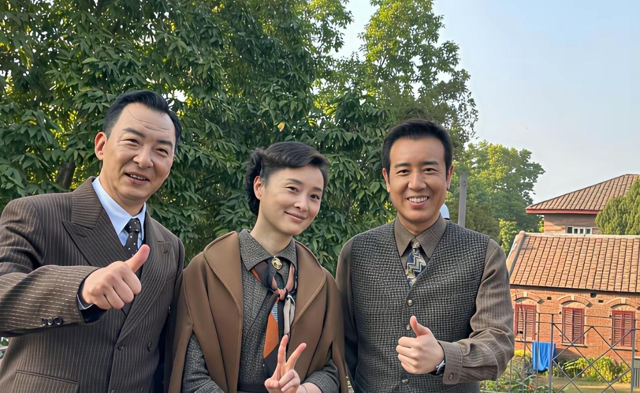 于和伟和吴越我认识，旁边男士又是谁