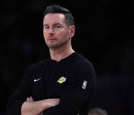 雷迪克认为里夫斯、范德彪、科洛克和RJ戴维斯是今晚以积极的方式脱颖而出的球员太阳