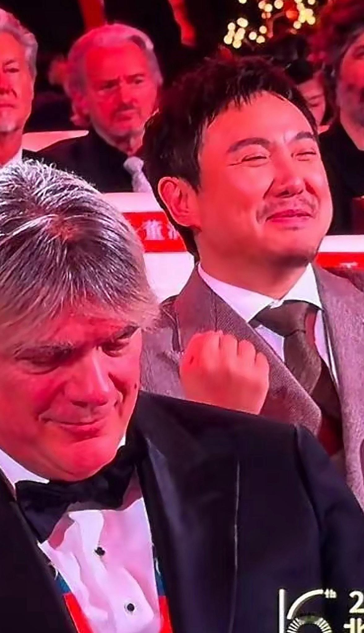 沈腾 座位事件始末很简单：1.原定座位图里，沈腾和黄渤是第二排双C；2.开幕式现