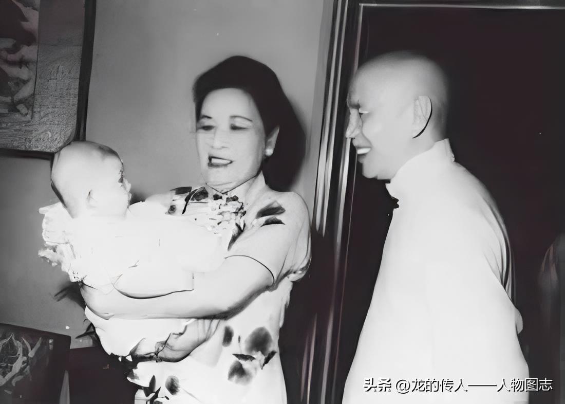 宋美龄怀抱曾孙女蒋友梅