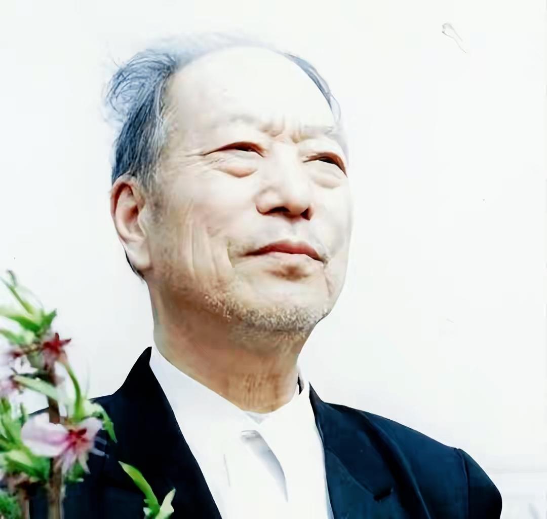 毛主席亲信干部1979年被判刑十三年，2004年逝世十万人沿街送别！
 


