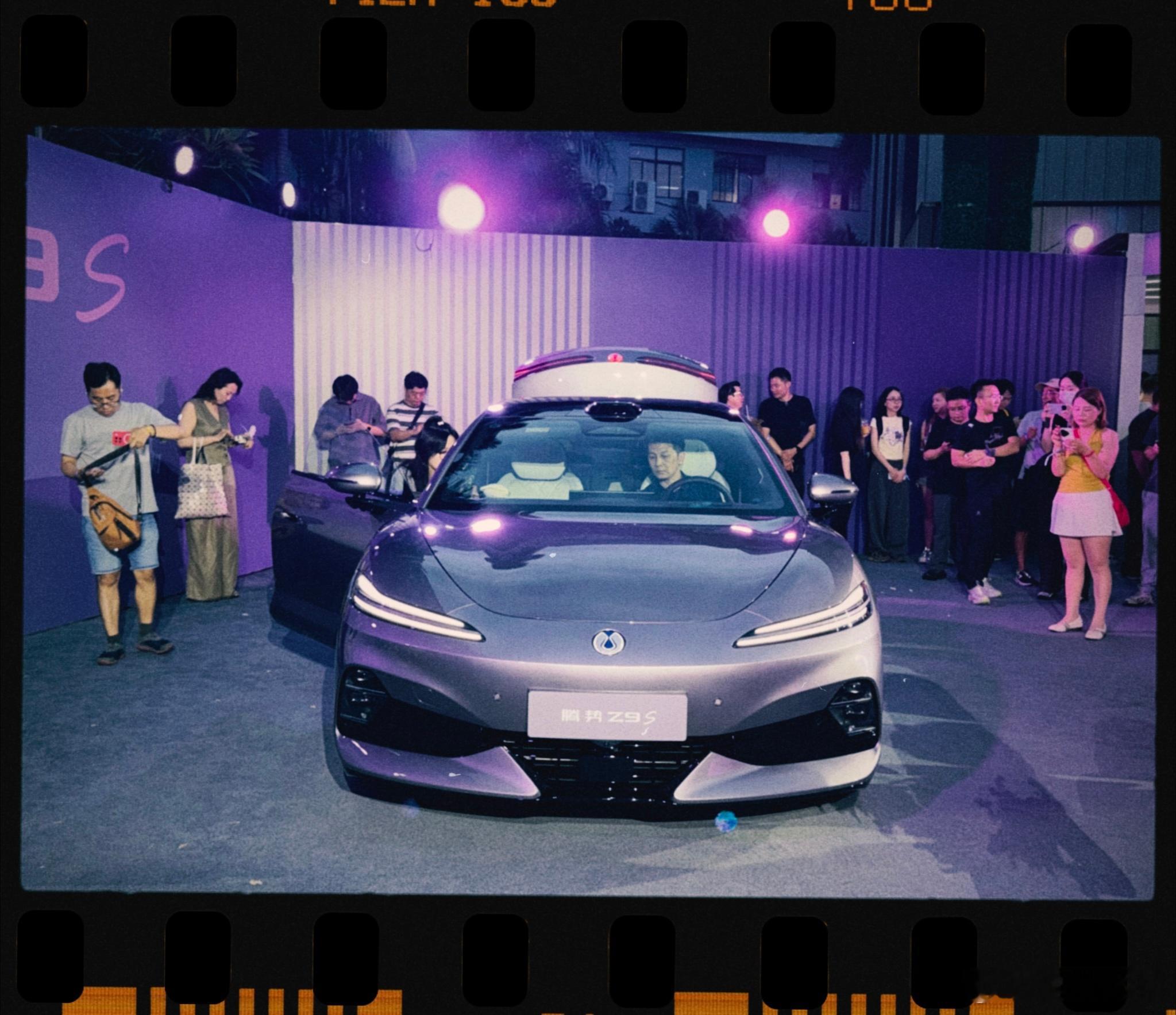 看．我工作多认真，特别是试音响。 帮我盖章了大v聊车腾势z9s