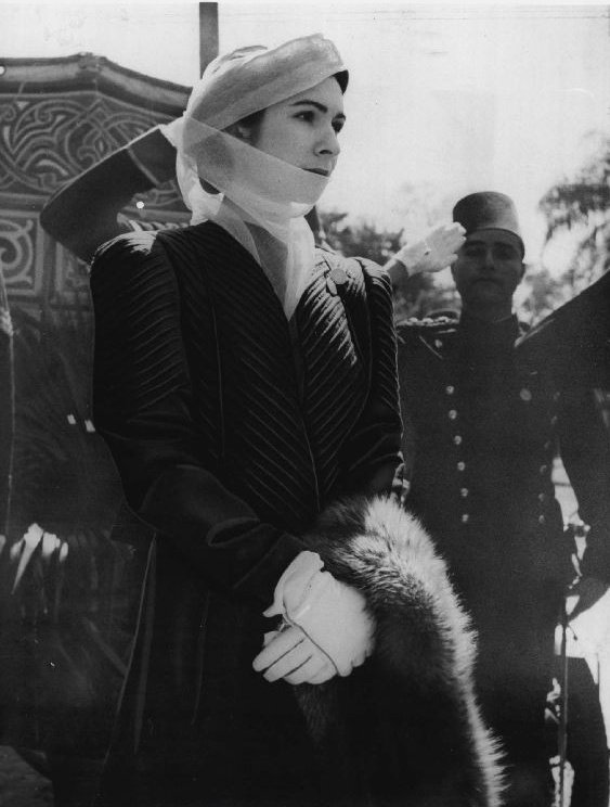 Queen Farida of Egypt (1921-1988)  埃及国王法
