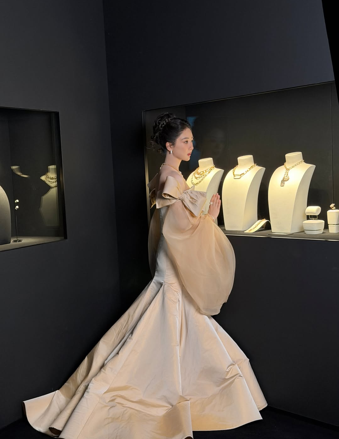 杨紫杨紫蝴蝶结泡泡袖高定 2026.6.24杨紫ig更新🈶今日份奥奥高定美图 