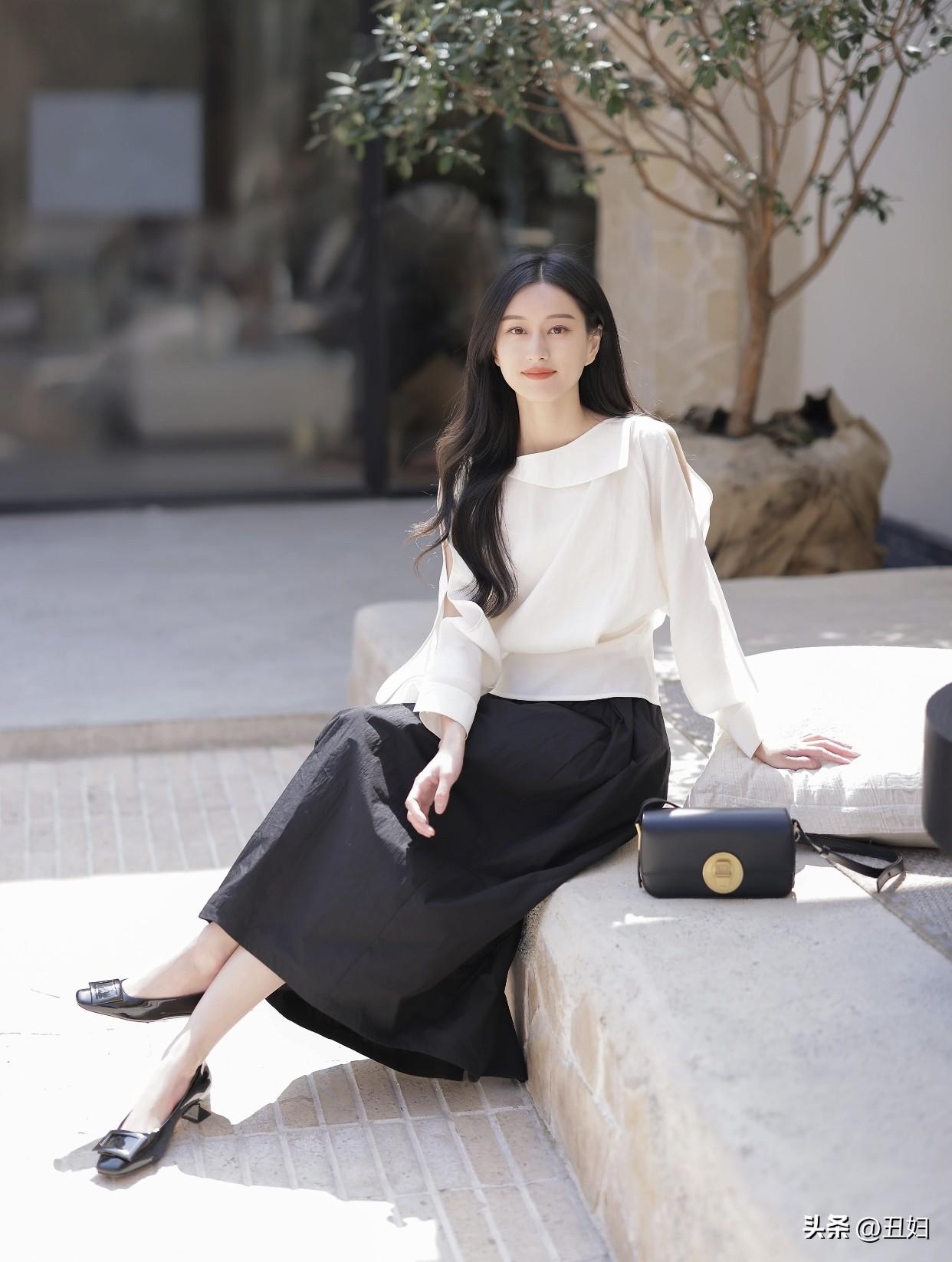 想象一下，穿上这样的搭配走在街上，回头率肯定超高。而且这种搭配适配多种场合，约会