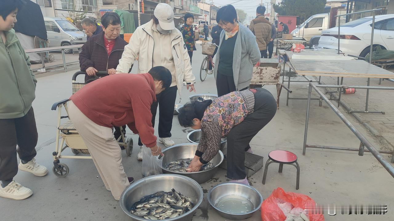 清明节前一天，在雄安新区安新县的水乡村庄，逛了逛村里边的早市，随拍几张照片记录一