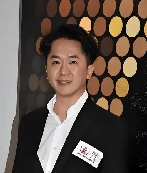 家有亿万资产，却偏要在TVB跑龙套当演员的港圈富豪们，他们是怎么想的？
 
因为