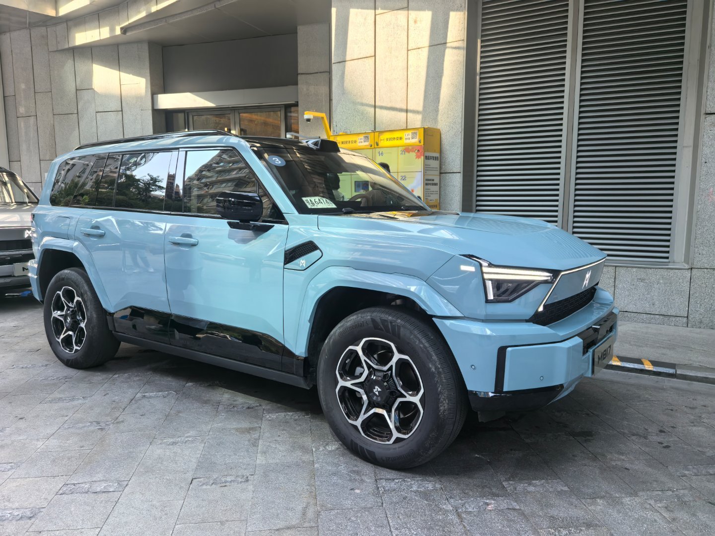 重庆试过了猛士m817 ，是一部适当回归城市的PHEV SUV，舒适性不错，受众