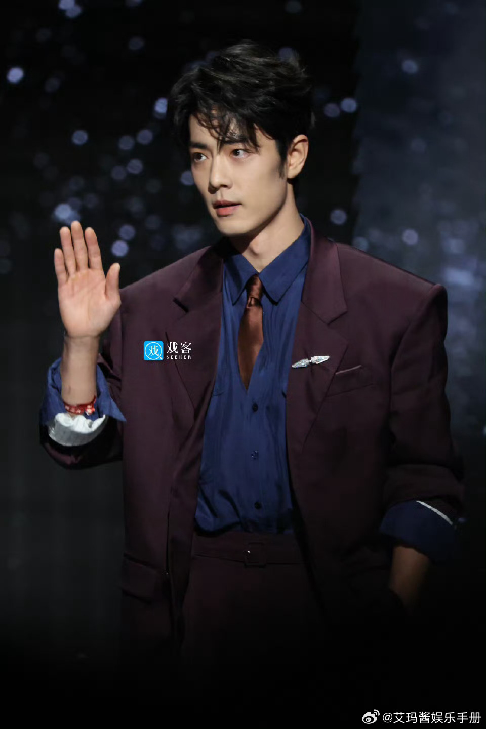 肖战 王一博 微博之夜红毯媒体生图！好权威的两张脸王一博 中山装肖战出图微博之夜