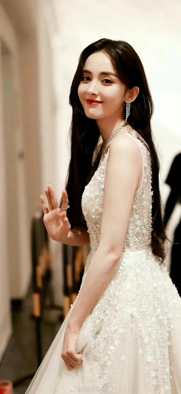 古力娜扎红毯造型 