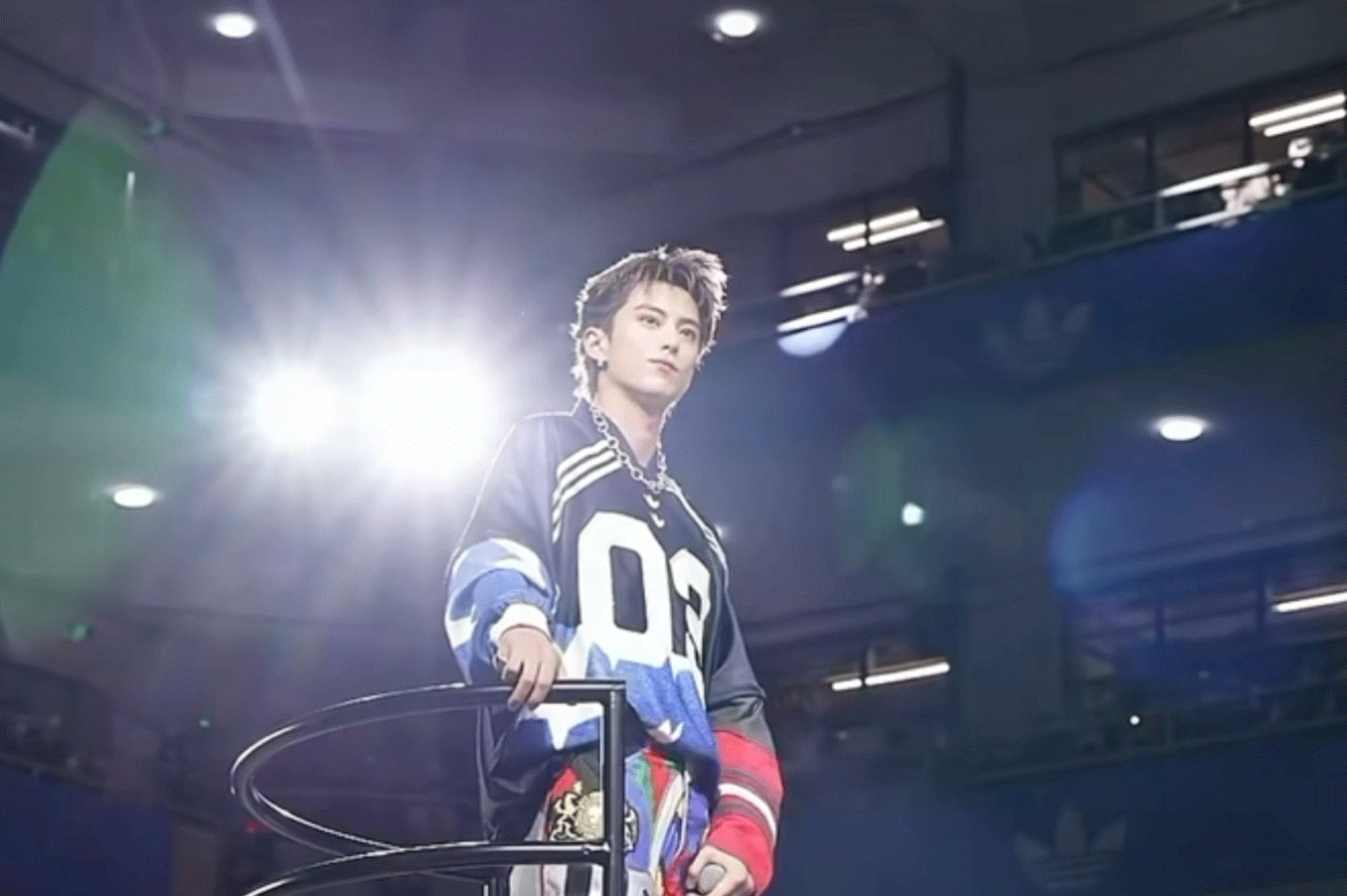 这个亮相咋又跟鹤棣登基似的😂 