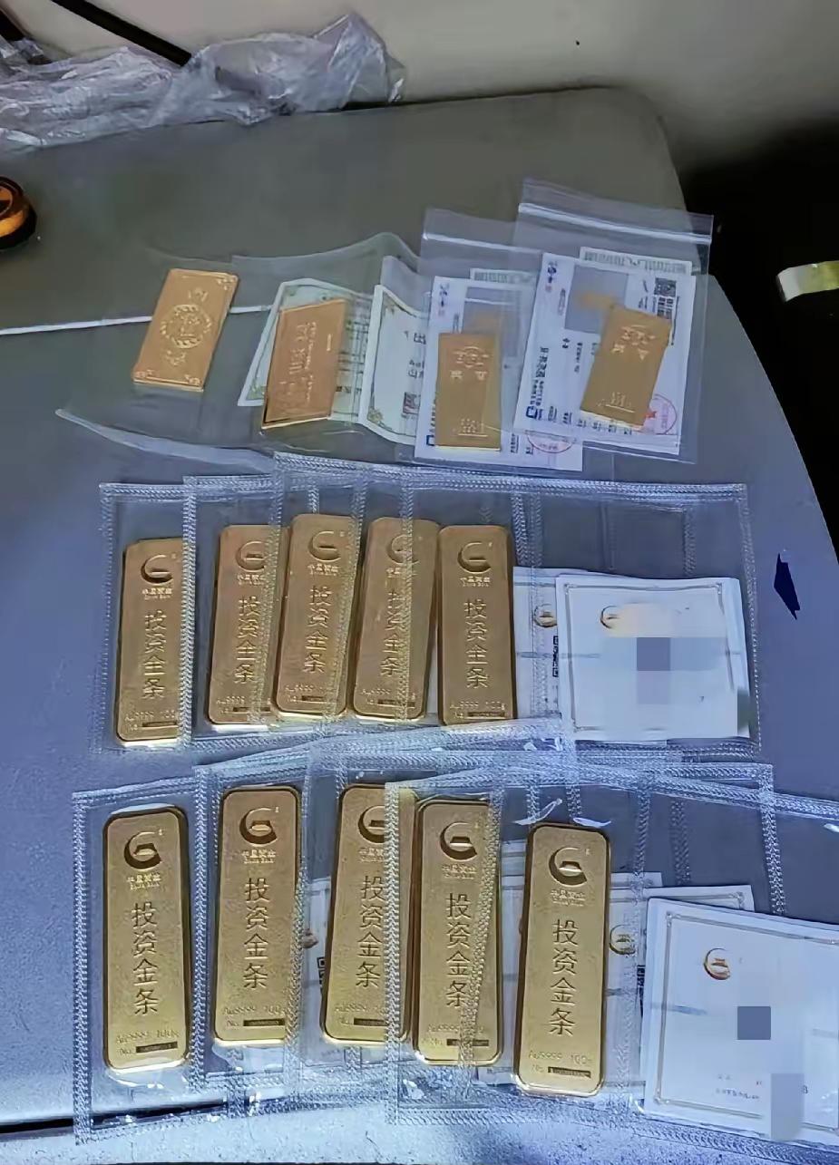 看了今天的金价，我的血压都快气升高了，5月27日金价跌到980，我手里1010均