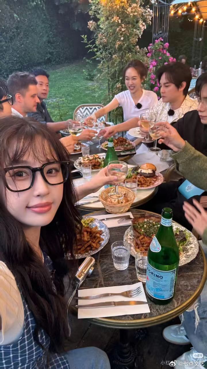 虞书欣的群像感染力还在上升 虞书欣的群像感染力真的在肉眼可见地上升，她越来越从容