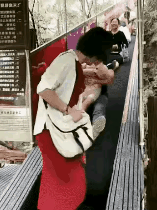 那爬山不就是个乐趣吗
这么上山还有啥意思，这算不算作弊