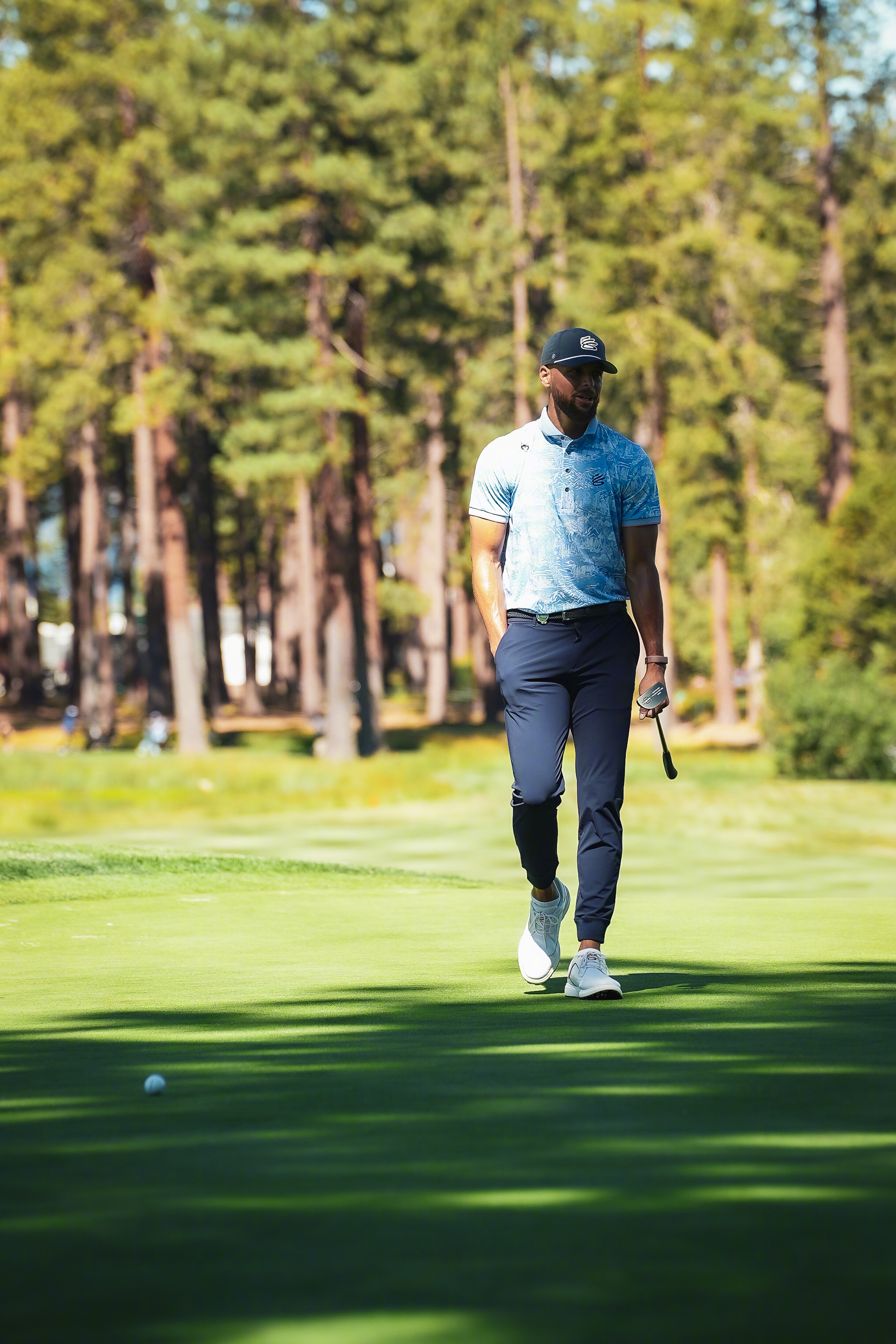 ACC高尔夫名人赛首日结束，库里目前排名第三⛳️大家来预测一下：今年库里最终会拿
