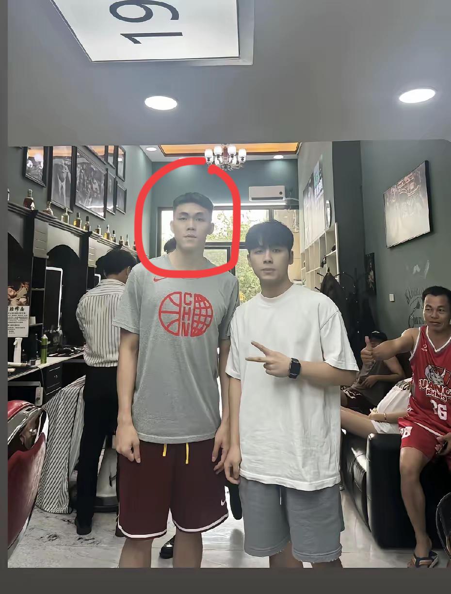 这是哪位，身高这么高