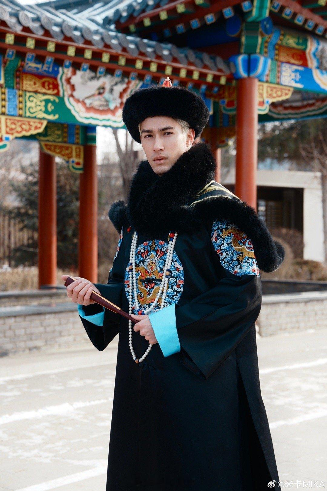 米卡重生之我在中国当王爷 从米卡第一次尝试古装到现在，能明显感觉到他越来越自如，