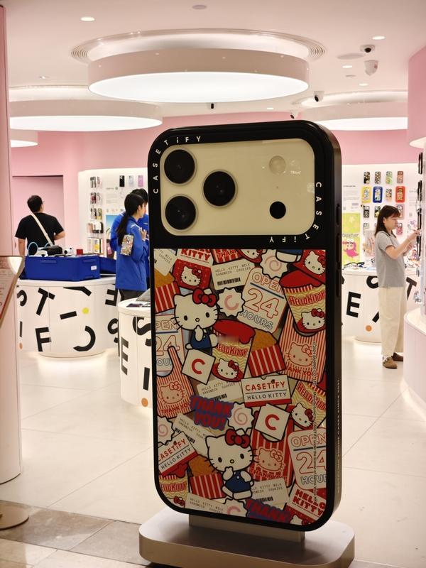 “手机壳爱马仕”CASETiFY太牛了，一年能狂卖36亿！去它线下店就会发现，哪