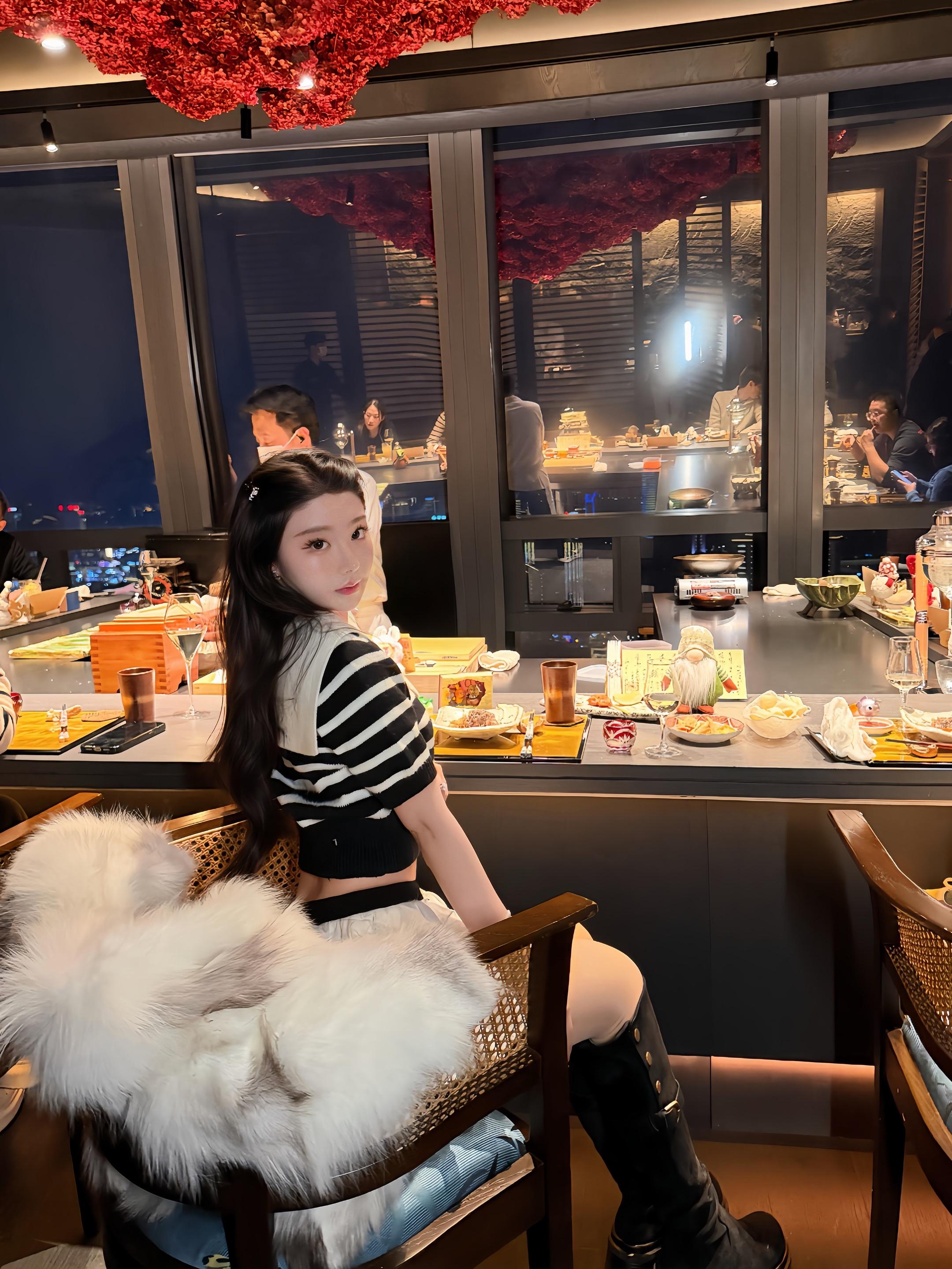 淡淡的就好 细水长流也行 人生不会太圆满不奢求虚无 只珍惜爱我的和我爱的