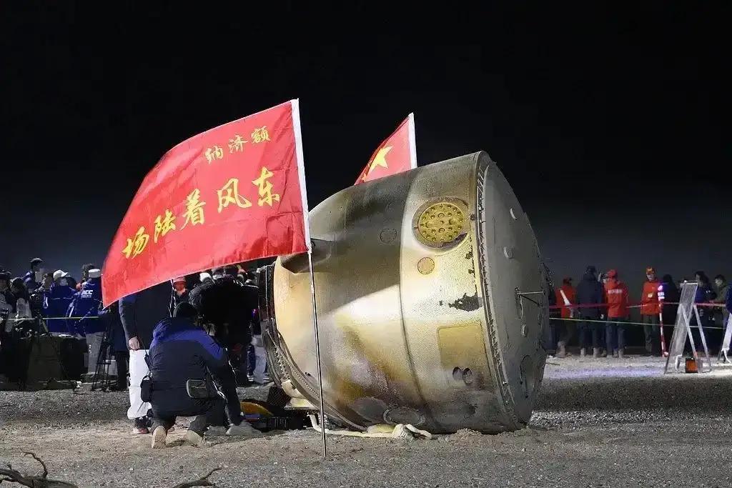 神舟二十号选择最强中国AI代驾：无乘客模式，自动泊船成功！
撒花[烟花][烟花]