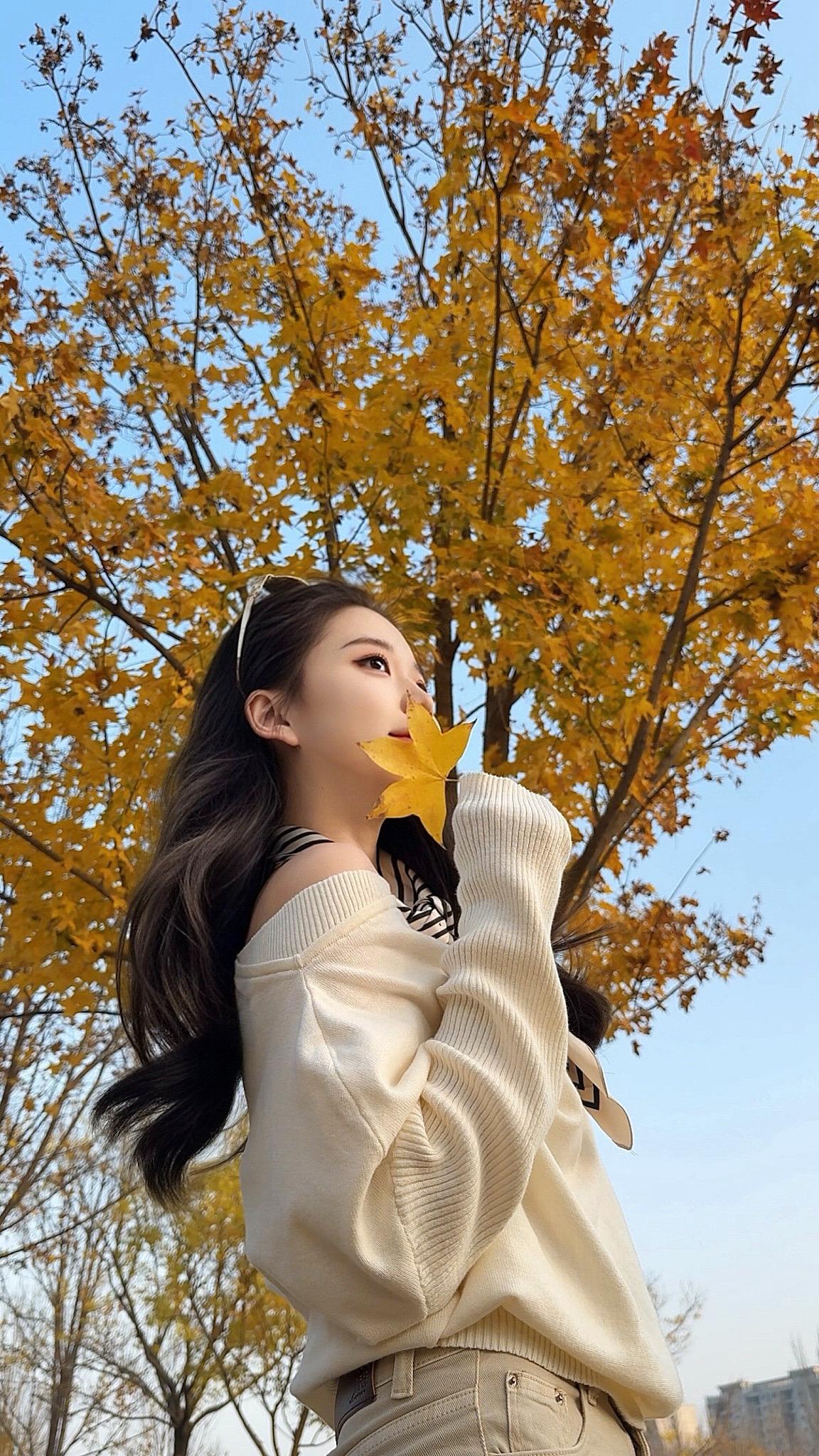 万物各有时令 爱也到了秋天。 🍂