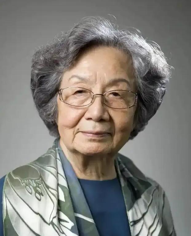 2024年，叶嘉莹去世享年100岁，95岁的时候把积蓄3568万元，捐给了南开大