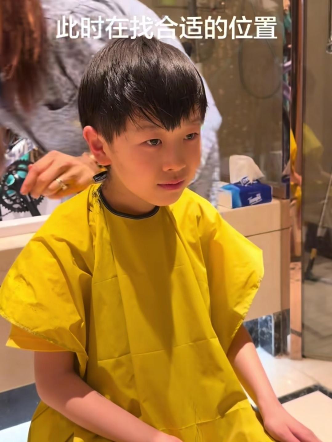 梁靖昆和老婆奚美丽用行动告诉大家，养个孩子玩玩，他们家还养了两个儿子，而且两个孩