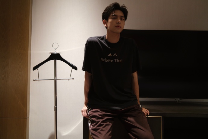 李现年上熟男感李现熟男人夫感李现的年上熟男魅力，没有过度凌厉，温润又有力量，人夫