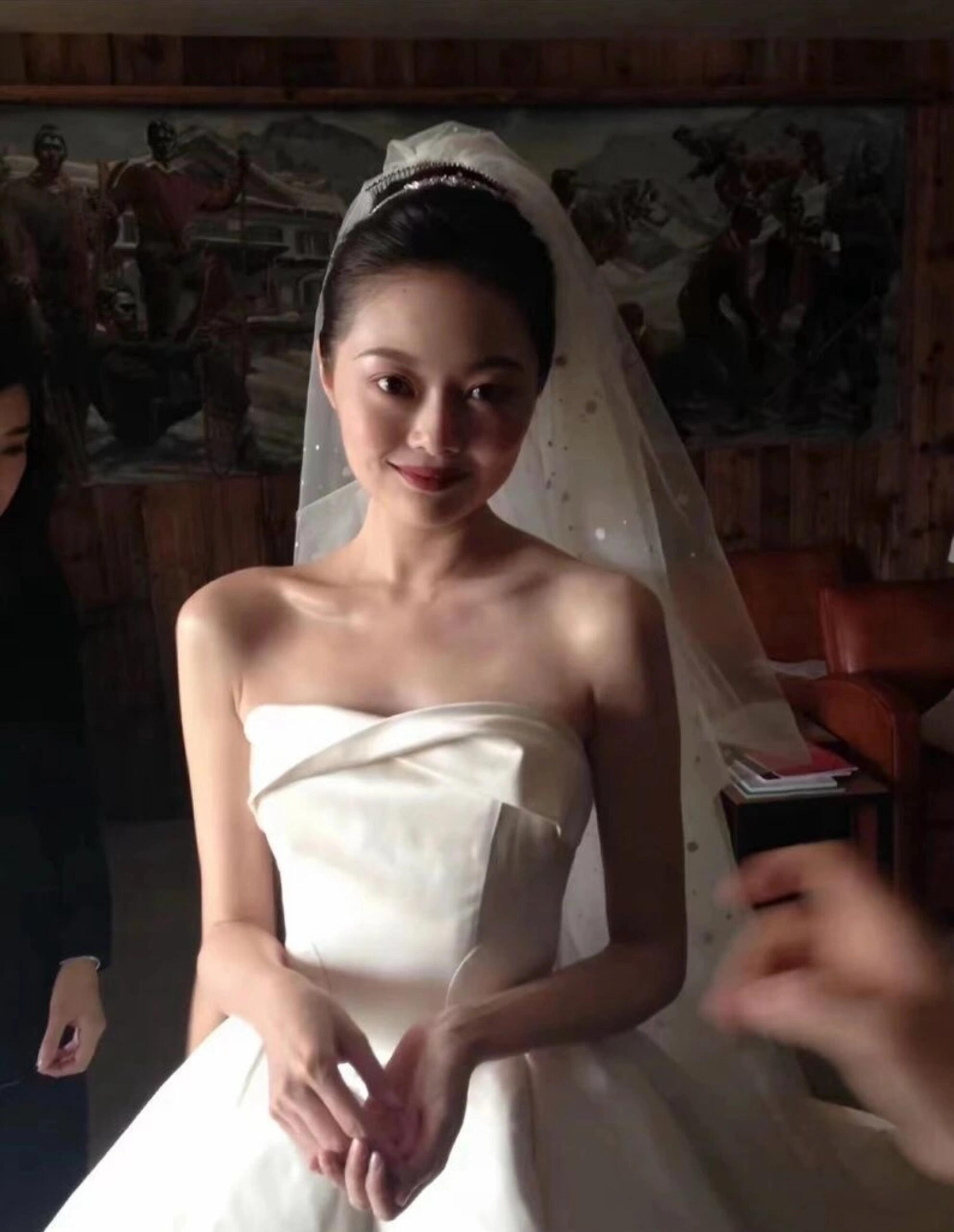 奚梦瑶的钻石项链奚梦瑶何猷君大婚，最大的受害者出现了每当奚梦瑶有什么最新动态，晚