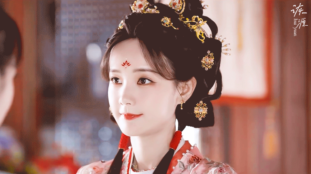 李一桐 《云秀行》范云 / 动图▷红衣+花钿+双小辫子+发绳·“嘘”·见亡母 含