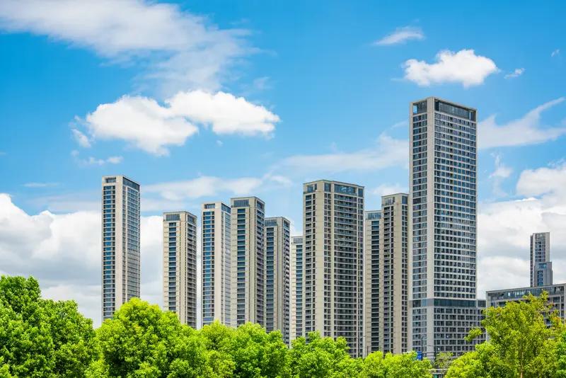 10月20日，郑州一小区居民投诉，临终关怀医院未征得业主同意开在小区，紧邻幼儿园