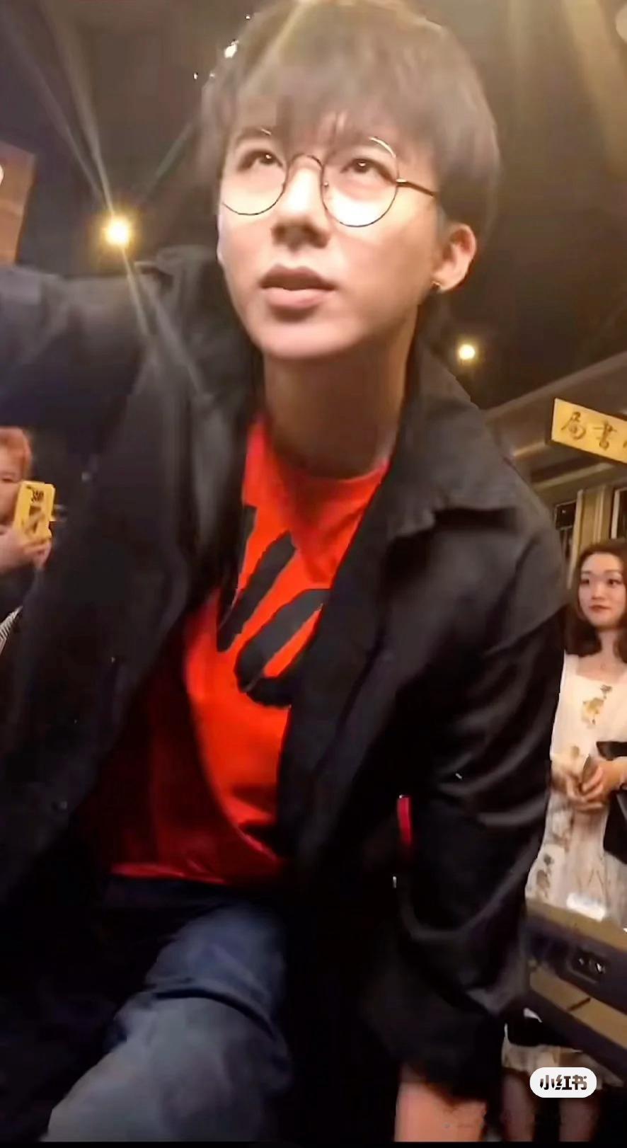 为什么要空口无凭造谣摩登兄弟 刘宇宁粉丝回应粉丝等级刘宇宁从未蓝V认证过任何官方