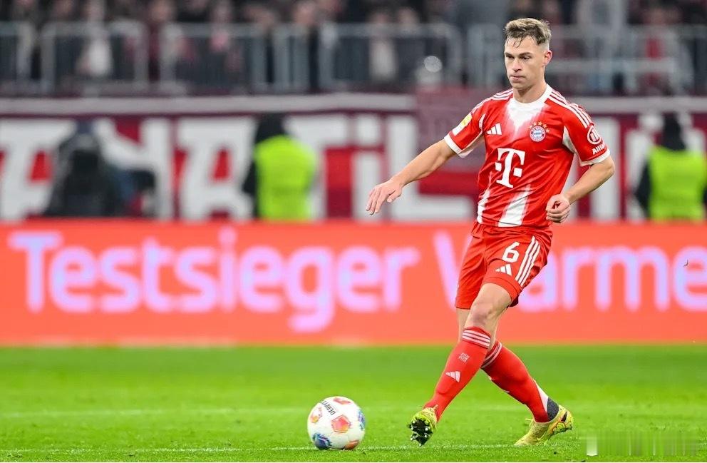 基米希今晚将很可能休战，孔帕尼透露拜仁队副在11月国家队比赛日期间就有脚踝伤病，