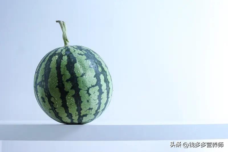 【西瓜别再瞎拍了！三招挑出梦中情瓜，甜到心坎里。】

---

夏天谁不想抱个甜