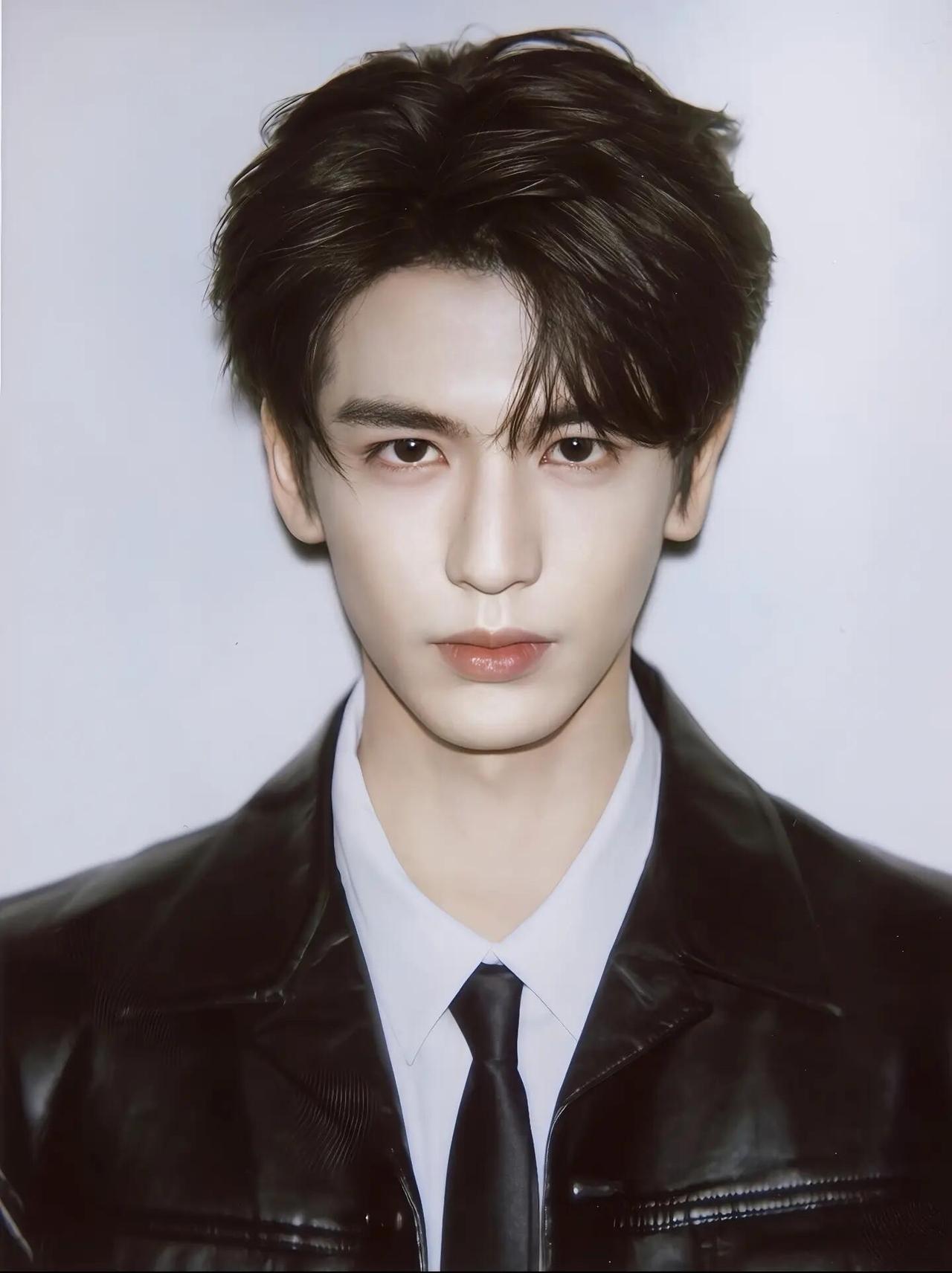 张凌赫会成为下一个肖战吗？

《逐玉》大爆，张凌赫火速出圈！

爆火之后，各种争