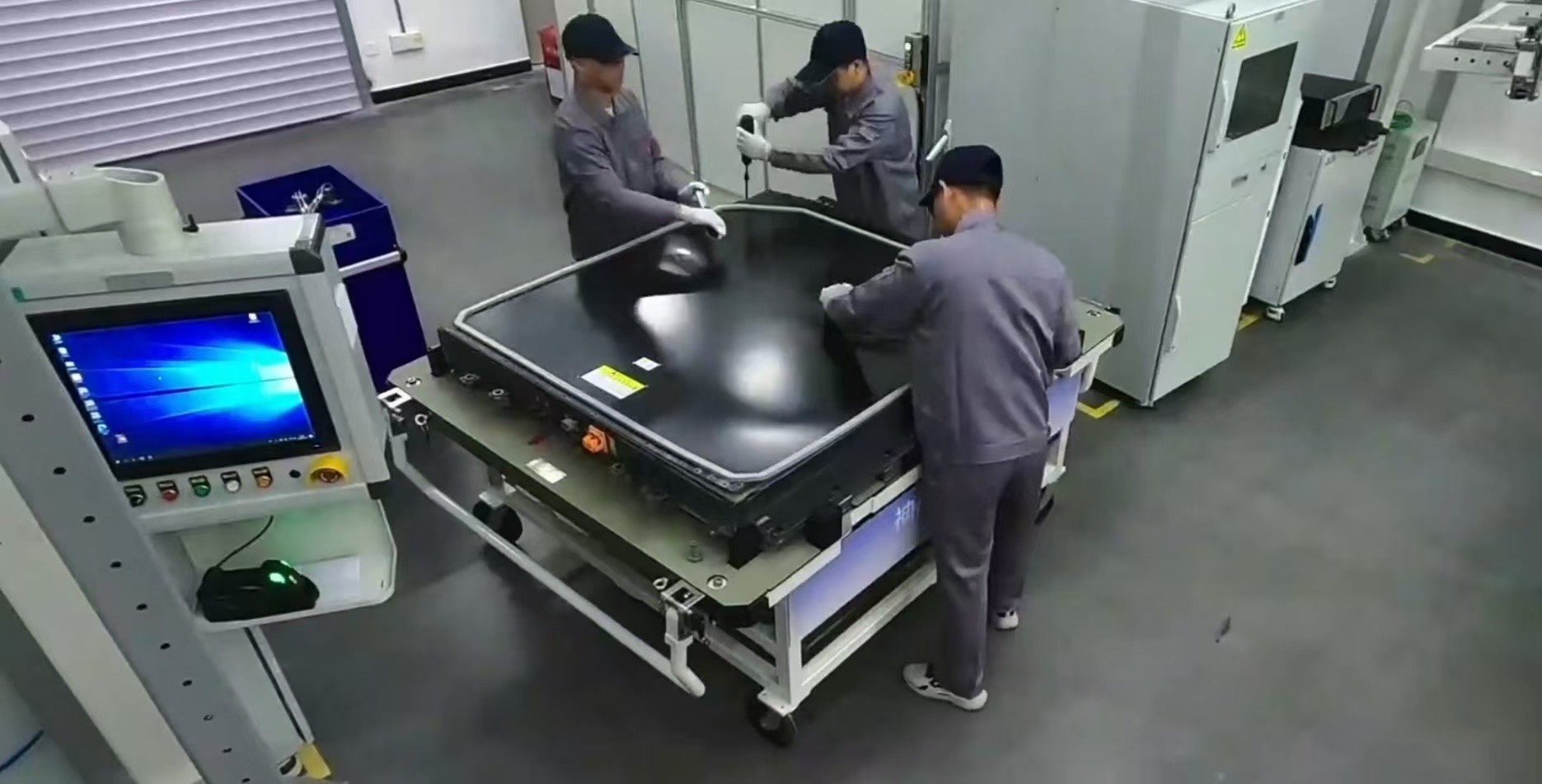 #车若初见[超话]# 拆解一台行驶了30万公里的车载电池，是一种怎样的体验？神盾