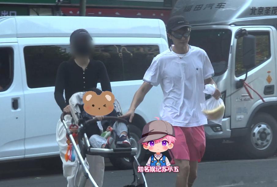 白宇帆隐婚妻儿首曝光白宇帆隐婚妻儿首曝光！白宇帆这家庭生活也太温馨了吧。打完球后