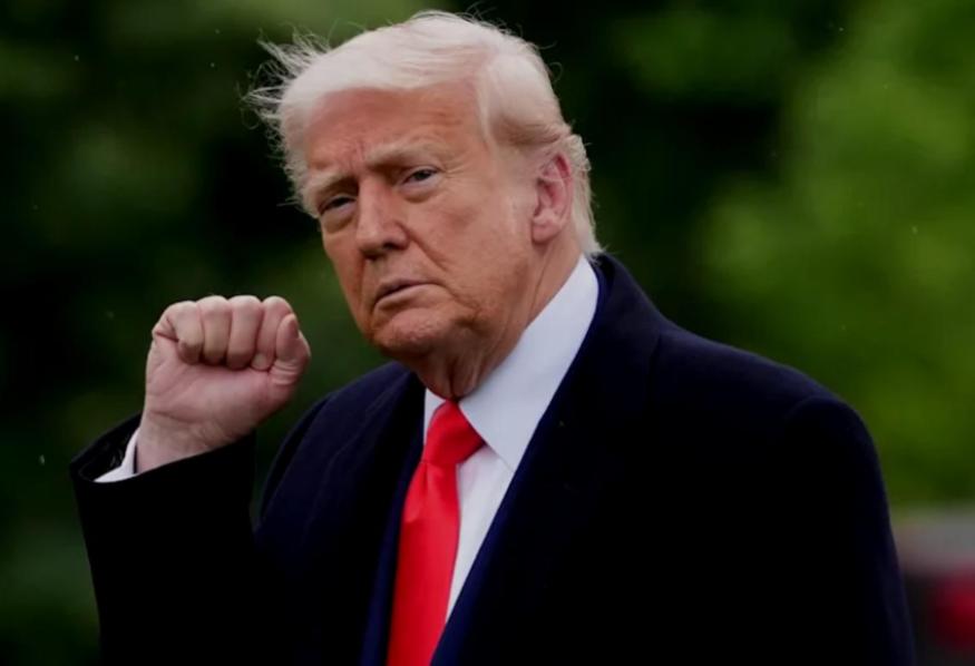 2340万台胞天塌了！特朗普一锤定音，岛内以后只生产内衣和日用品 

特朗普宣称