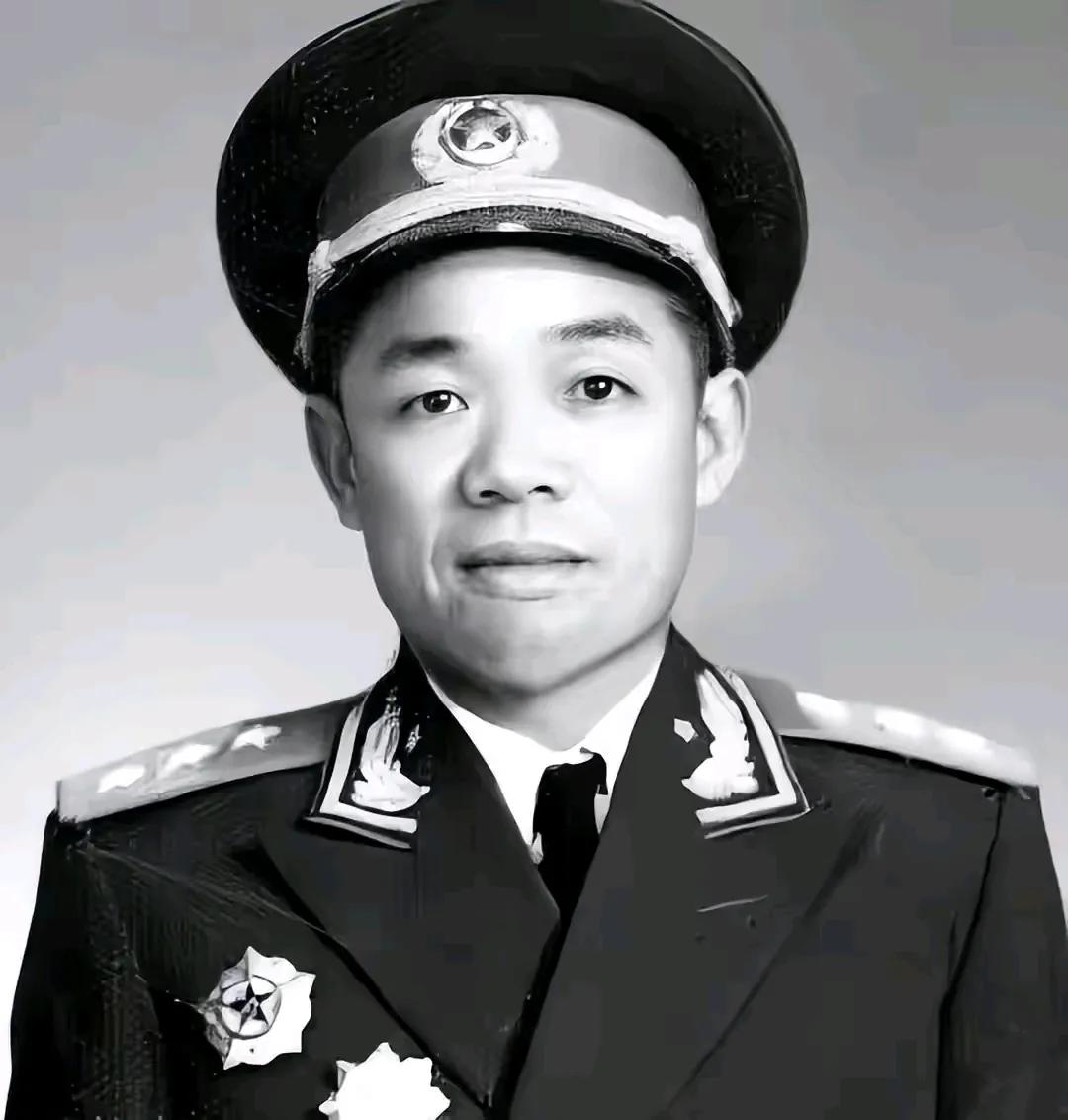 韩先楚在抗战时，担任过八路军344旅代理旅长。他在任时，与政委搭档黄克诚关系紧张