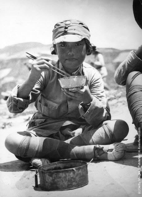 抗战时期童子兵历史影像！

整个14年抗战期间，造成了我国军民超过‌3500万‌