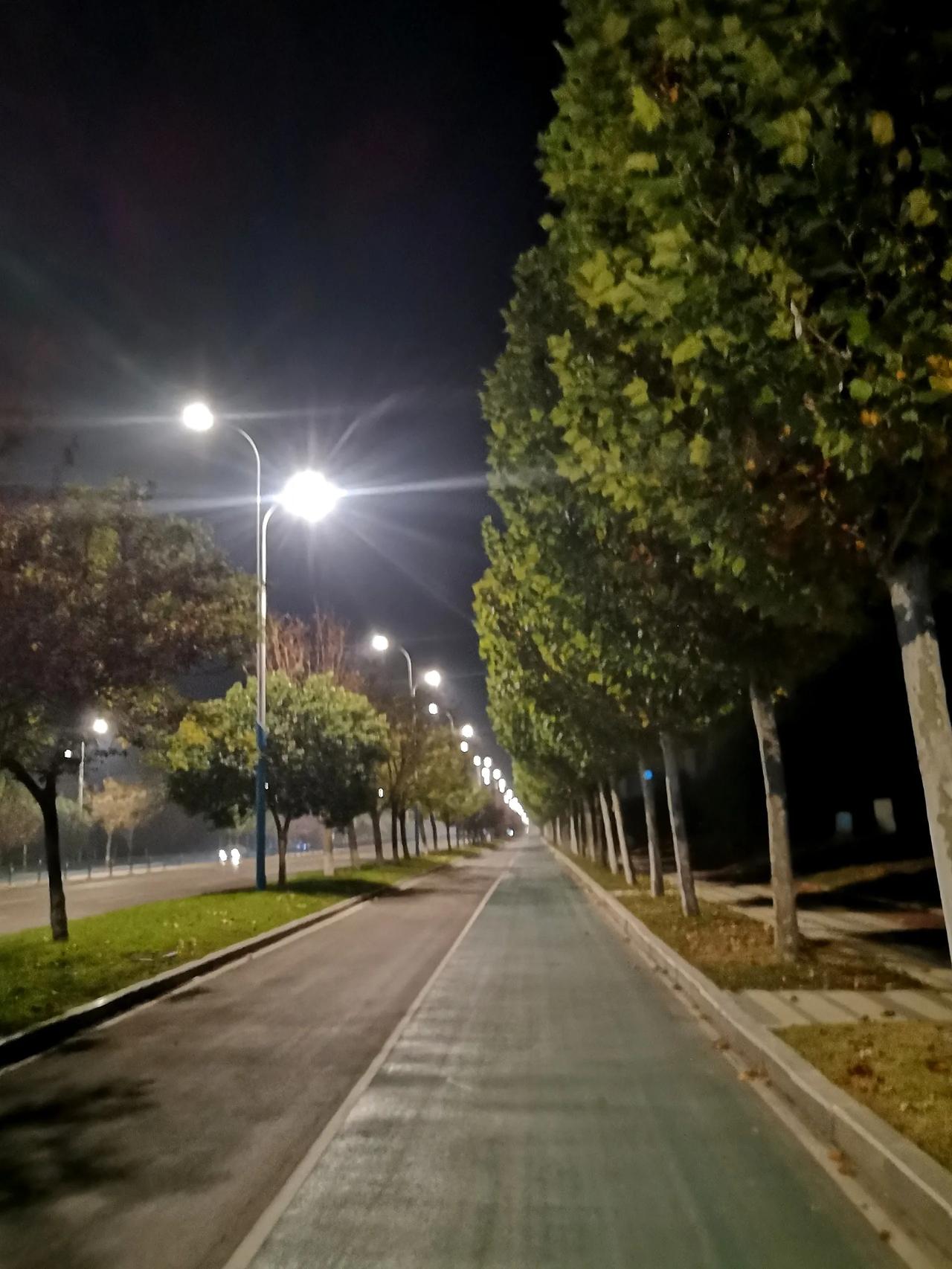 舒爽的秋天过得好快，而今年酷热的夏天好难熬呀！[笑][彩虹][烟花][微风]