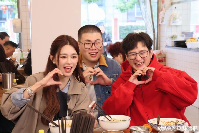 吕严李维嘉沈梦辰合照李维嘉沈梦辰吕严合照 吕严和李维嘉、沈梦辰合照发布！三个人对