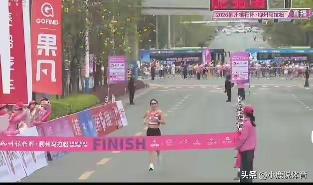 辞职跑马拉松，
收入真能甩开体制内太多？
 
我做财务的朋友专门帮她扒了一遍账，