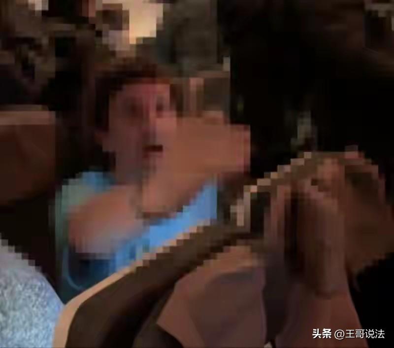 “这叫开玩笑？”一58岁英国籍男子乘坐飞机，飞机刚一起飞，他就开始滋事生非，他大