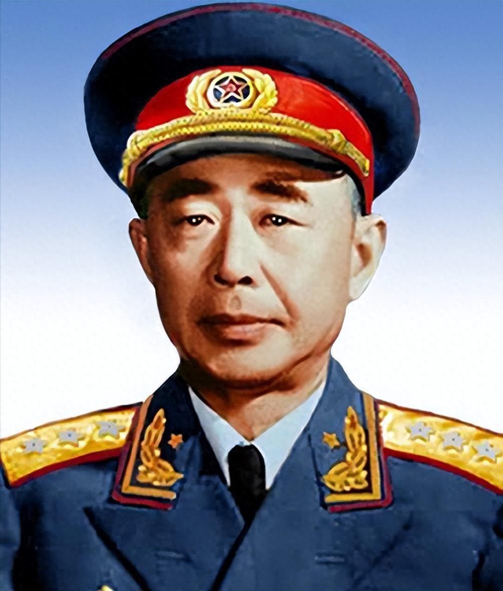 1952年陈明仁从司令员被降为军长，三年后拟授少将，为何毛主席坚持必须授上将？