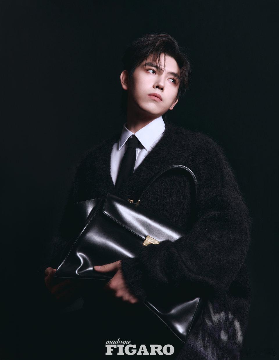 陈飞宇费加罗四月刊内页大片，镜头感和时尚表现力好强，眼神好有故事，每一帧都是高级