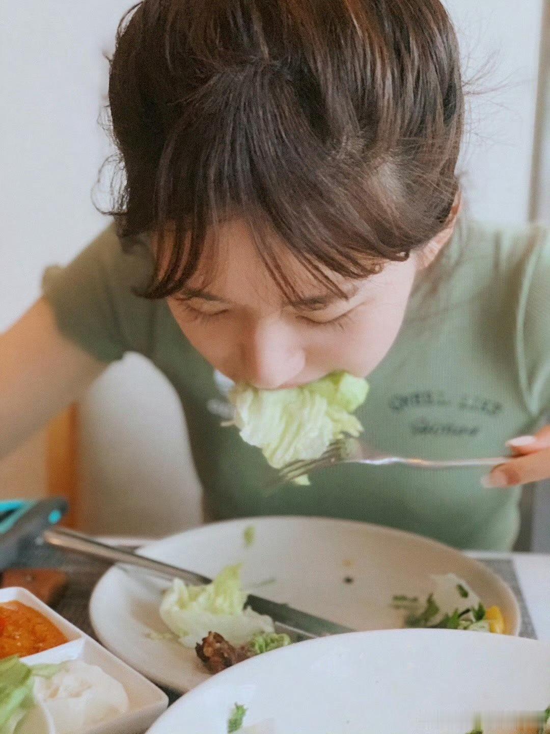 好好吃蔬菜🥬赵露思氧气感 