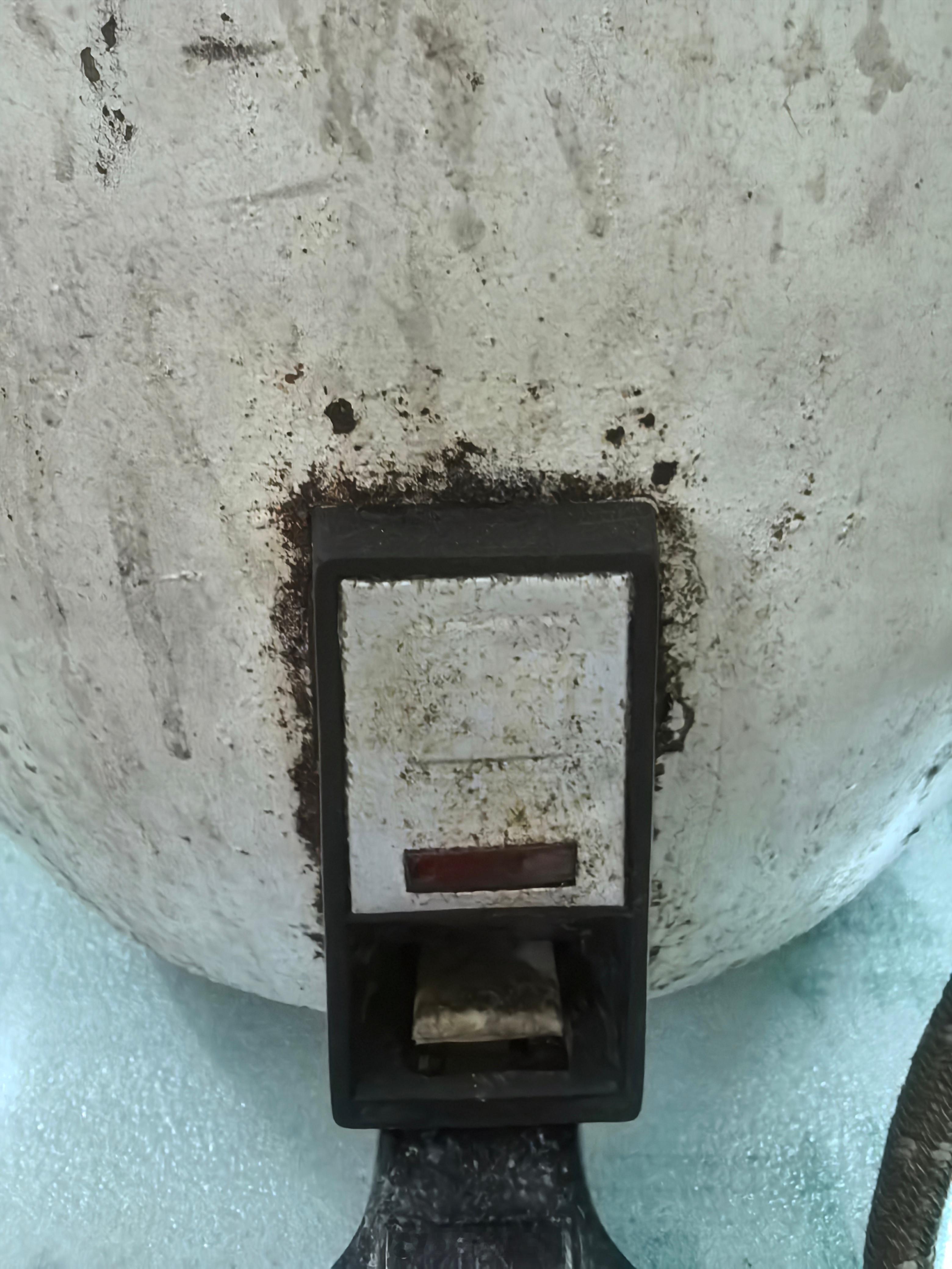 明星红包回父母家过年，看到我小时就用的电饭锅还在工作 1982年买的三角牌电饭锅